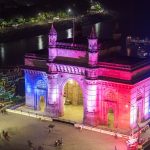 Blick auf das Gateway of India bei Nacht in Mumbai, Indien