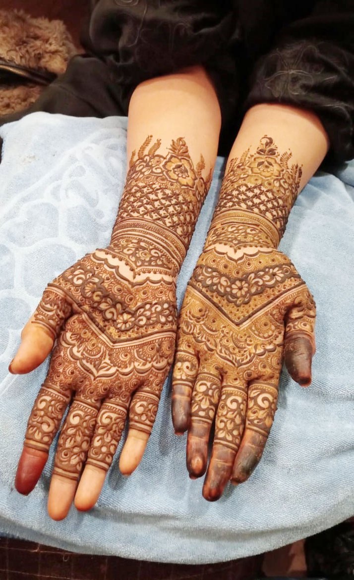 mehendi-artist